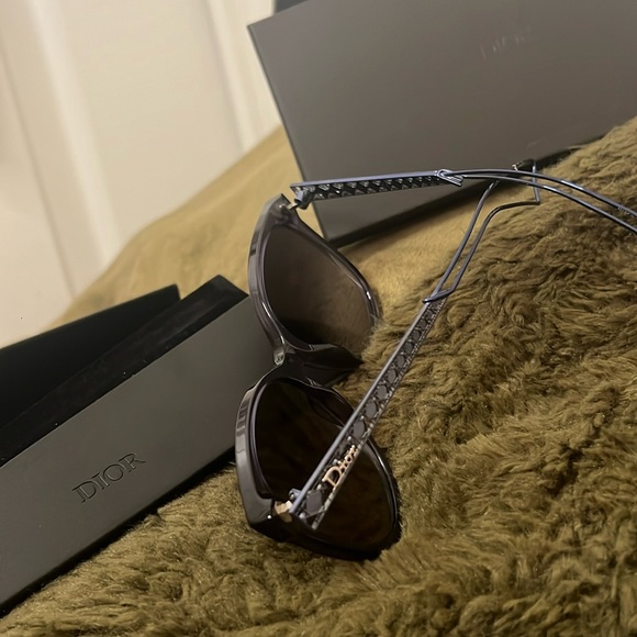 DIOR SUNGLASSES - Picture 2 of 9